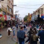 Ourinhenses lotam centro da cidade no primeiro sábado de reabertura do comércio