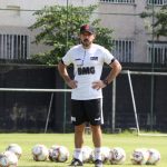 Vasco anuncia saída do técnico Ramon Menezes