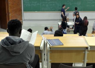 Escolas públicas e particulares reabrem em SP para aulas de reforço