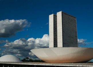 Bolsonaro envia ao Congresso acordo sobre escritório da OCDE no Brasil