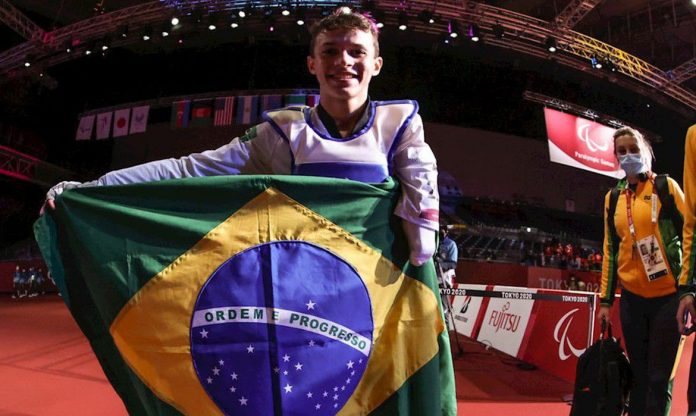 nathan_torquato_paratawkwondo_bandeira_