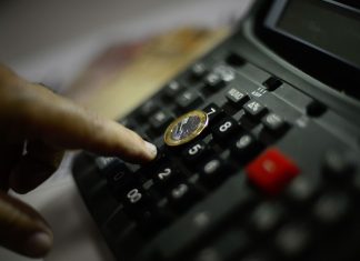 Com demanda interna aquecida, economia cresce 0,3% em maio, diz FGV