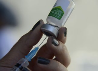 Cerimônia marca lançamento da campanha de vacinação contra a gripe.