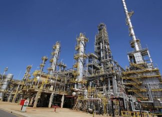 Petrobras reduz preço da gasolina em R$ 0,20 por litro nas refinarias