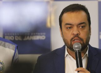 Rio: governador pede para denunciarem postos que não baixarem gasolina