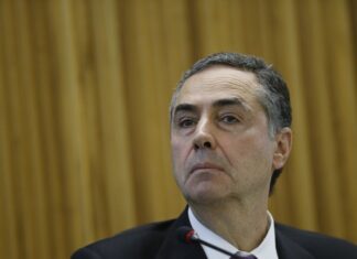 Ministro do STF suspende aplicação do piso nacional da enfermagem