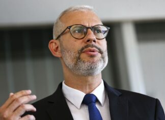 Limite de recursos para universidades é temporário, diz ministro