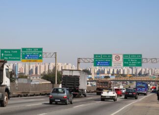 SP: 2,2 milhões de veículos devem deixar a capital no fim de ano