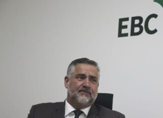 Ministro defende separação entre comunicação pública e de governo