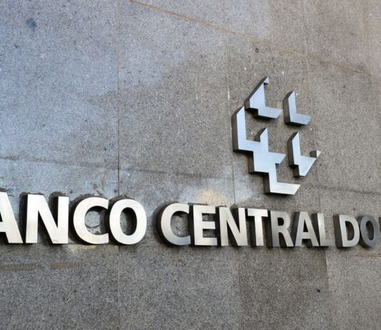 Mercado financeiro reduz previsão da inflação para 5% este ano