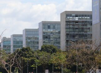 Mesa de negociação permanente com servidores públicos é retomada