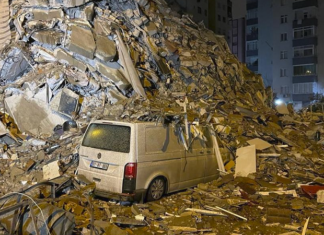 Terremoto de magnitude 7,8 atinge Turquia e Síria e deixa 2,4 mil mortos;