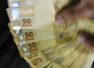 Caixa paga novo Bolsa Família a beneficiários com NIS de final 4
