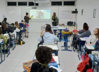 “Mudou minha visão de mundo”, diz ex-aluna de cursinho popular
