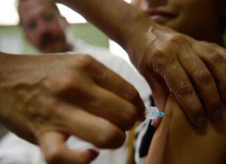 Apenas 32% do público-alvo tomaram vacina contra dengue no DF