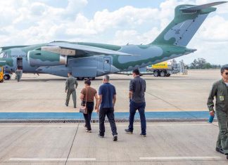 Terceiro avião trazendo brasileiros de Israel chega ao Brasil