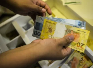 Endividamento atinge 76,6% das famílias brasileiras, mostra CNC