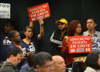 Servidores federais de educação param em 360 unidades de ensino