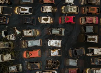 Carros com perda total nas enchentes terão devolução de parte do IPVA