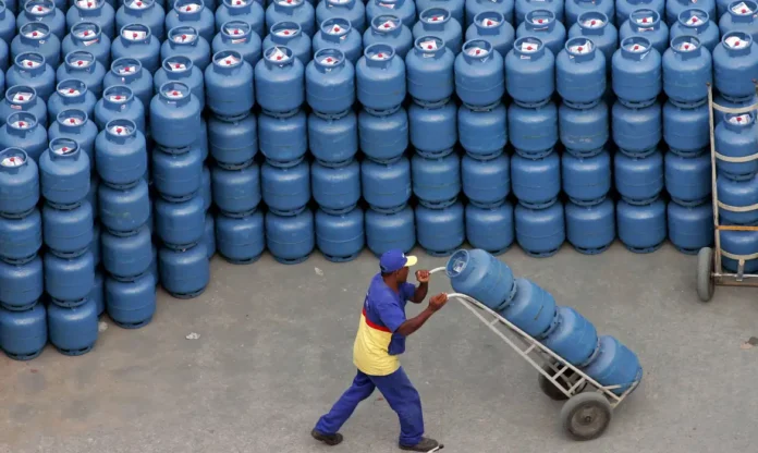 2020-04-08t210356z_1_lynxnpeg370nq_rtroptp_4_energy-bolivia-brazil