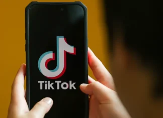Brasil multa TikTok em R$ 153,7 mi por falhas em dados de adolescentes